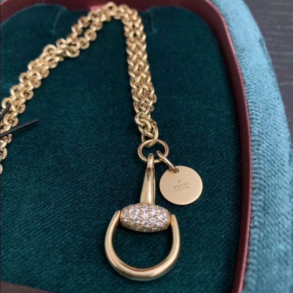 Gucci 18K Yellow Gold Horsebit Necklace, Diamonds - Picture 5 of 8